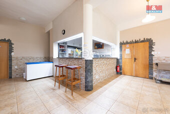 Prodej hotelu, penzionu, 2237 m², Komňa - 15