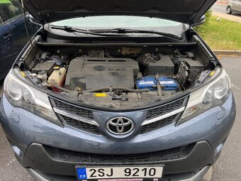 Toyota RAV4 2,2 D-4D LUX 110kW, originál servis, nebouraná - 15