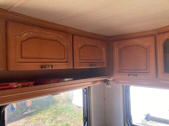 Prodám karavan francouz , topení s rozfukem , lednice ,solar - 15