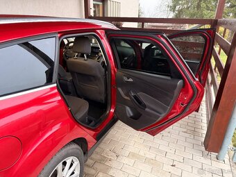 Ford Focus combi 1.5 EcB 110kW manuál - 15