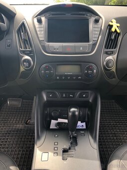HYUNDAI ix35 2.0 CRDI 135 kw 4x4 AUTOMAT r.v. 2015 - 15