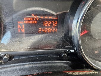 PEUGEOT 5008 HDI 1,6 AUTOMAT 7 MÍST RV 2014 - 15