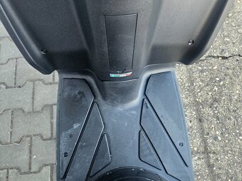 Aprilia SR RST Motard, 125 cm3, r.v. 2014 - 15