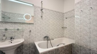 Pronájem bytu 2+1 + hala, 94m2, 2 balkony,  5. patro s výtah - 15