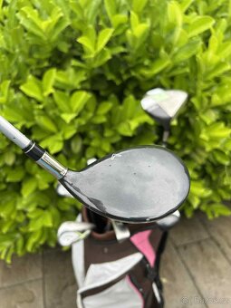 Prodám zánovní dámský golfový set Callaway - 15