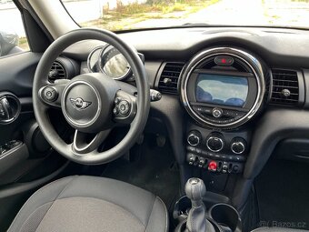 Mini Cooper 1.5i 100kw 1.majitel 37.000km 2x alu top stav - 15