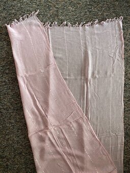 Nový šátek Avon - světle růžový, decentní vzor - 15