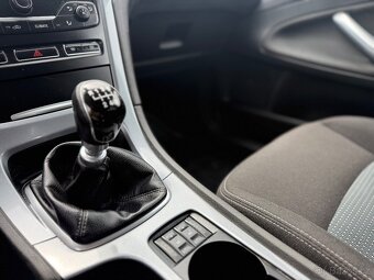Ford Mondeo 2.0tdci 103kw combi (2012) 2.majitel - 15