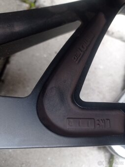 Letní raritní 20" al kola MOTEC SUPREME 5x112 - 15
