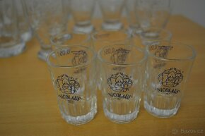 Čajový servis, porcelánové mísy, talíře, hrnečky, drobnosti - 15