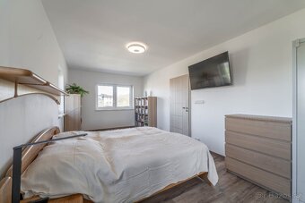 Prodej RD 261 m2, pozemek 1215 m2 v obci Tmaň - 15