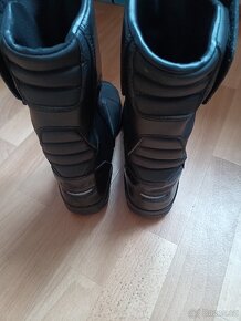 Bundy a boty na motorku - 15