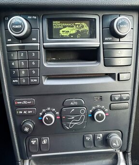 VOLVO V70 2.0D4 120KW 5VÁLCE SUMMUM AUT-KUŽE-Bi XENON-ACC - 15