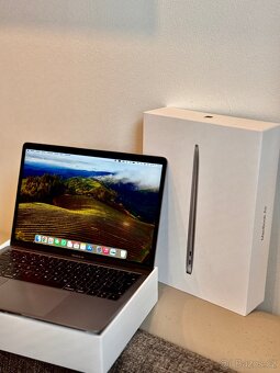 MacBook Air 13 (2019) 8 GB / 128 GB – výborný stav - 15