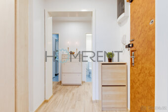 Pronájem prostorného bytu 3+1 s lodžií, sklepem a výtahem –  - 15