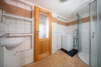 Prodej kompletně rekonstruované chaty s prostorným pozemkem, - 15