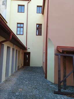 Pronájem obchodní nebytové prostory Netolice, Mírové náměstí - 15