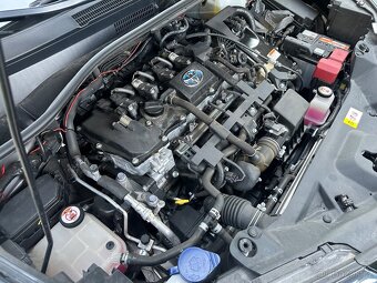Toyota C-HR Hybrid 1.8 e-CVT, r. 2019 – perfektní stav, spol - 15