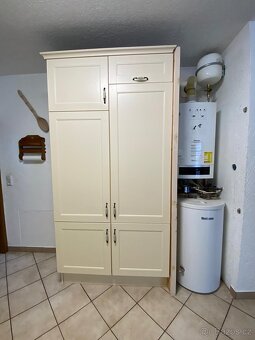 Moderní kuchyňská linka se spotřebiči - 15