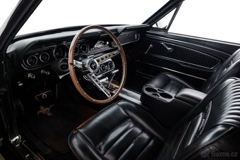Ford Mustang Fastback z roku 1966 - 15