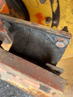 Vibrační válec DYNAPAC CC232+ PODRCOVAČ, ROK 2006 - 15