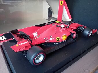 Bugatti  a  Ferrari    1:18  Burago - 15