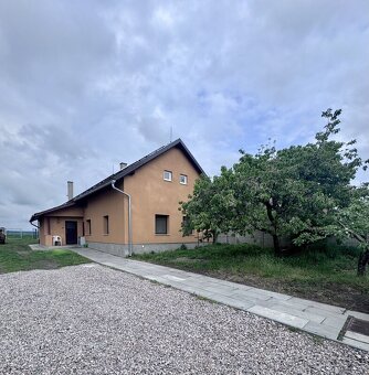 Pronájem prostorného bytu 2+1 (3kk) v RD, 63m2, s vlastním p - 15