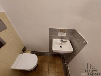 Pronájem bytu 2+KK, 47m2 + balkon 3m2, Praha 3, Biskupcova u - 15