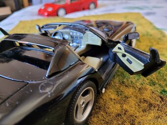 Modely aut 1:18, výrobce Burago, Italie - 15
