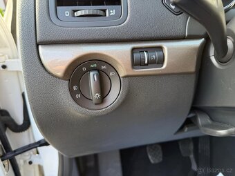 ►► ŠKODA YETI 2,0 TDI 4x4 - 103 kW, PARK. SENZORY, NAVI ◄◄ - 15