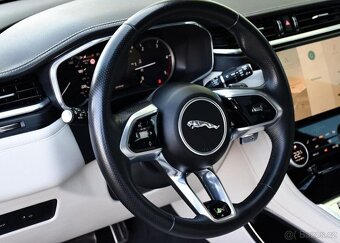 Jaguar F-Pace D200 AWD R-DYNAMIC ZÁRUKA PANO - 15