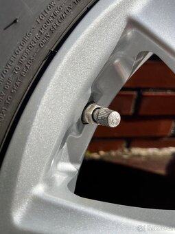 Alu disky 5x114,3 17 se zimními pneu 225/60/17 - 15