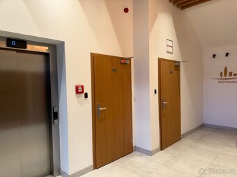 Prodej bytu 2+kk 59 m² s balkonem, garáží a sklepem - 15