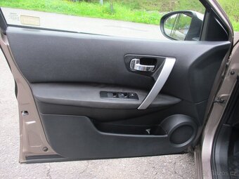NISSAN QASHQAI - 2.0 i , 4WD, Tažné zařízení, Automat - 15