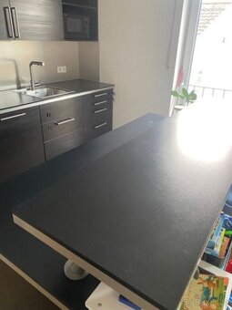 Moderní kuchyňská linka se spotřebiči - 15