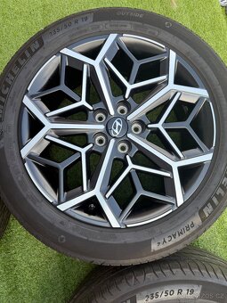 Hyundai Tucson N-Line originální letní sada Michelin 235/50 - 15