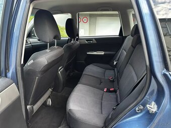 Subaru Forester 2.0 D 108kW 4x4 1. maj v ČR/Xenony/ALU R17 - 15