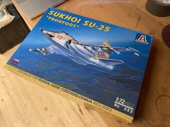 spousta modelů letadel 1/72 - 15