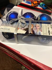 NOVÉ VÁNOČNÍ BÁŇKY OZDOBY DISNEY - 15