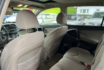 Toyota RAV 4 2.4i Limited benzín 125kw - 15