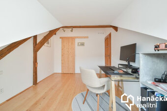 Pronájem podkrovního bytu 3+kk, 114 m²  - ul.... - 15