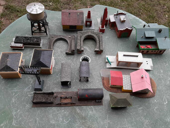 Vlačky  domečky  velikost N ,TT a H0 - 15