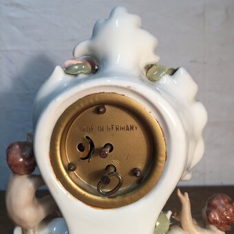 Porcelánové hodiny andělíček amorek květy DRESDEN - 15