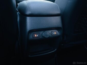 Kia Sorento 2.2CRDi 4x4 AUT KAM VÝHŘEV TAŽNÉ 7MÍST SERVISKA - 15