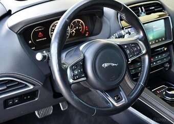Jaguar F-Pace 30d AWD S PANO TAŽNÉ MERIDIAN - 15