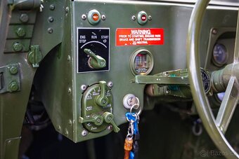 HMMWV M998 z roku 1982 - 15