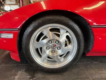 Chevrolet Corvette C4 ZR1 z roku 1990 - 15
