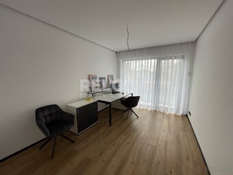 Dvojdům, novostavba a rekonstruovaný RD, 2x 200m2, pozemek 7 - 15