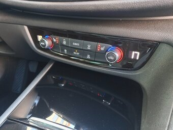 Opel Insignia Sports Tourer 2.0CDTI 125kW HUD Dynamic LED - 15