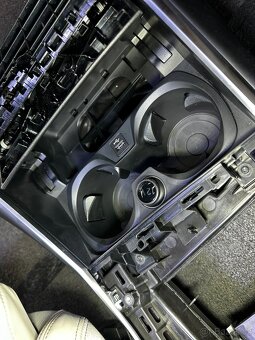 BMW 3 G20 Individual kuzeny interier sedacky - 15